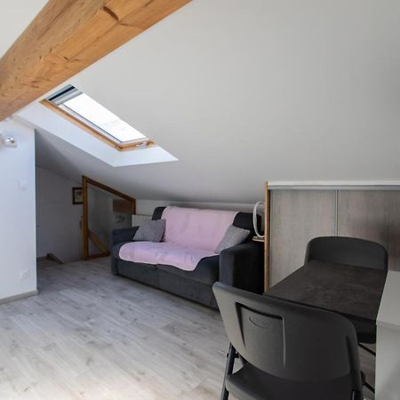 Le Coq Charmant Petit Studio En Centre Ville D'Эмбрён Экстерьер фото